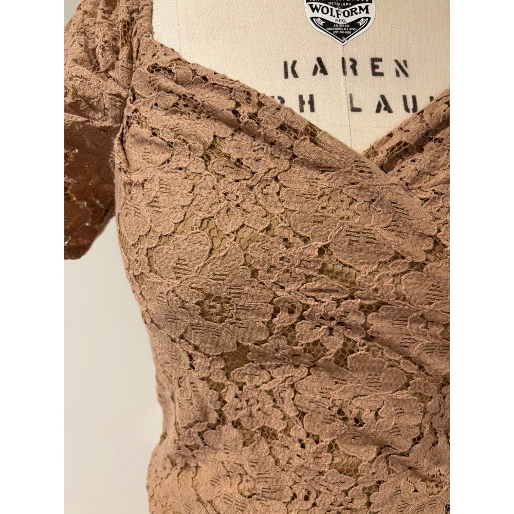 Express Lace Top Sweetheart Neckline Short Sleeve Blouse Tan Size S - Picture 4 of 5